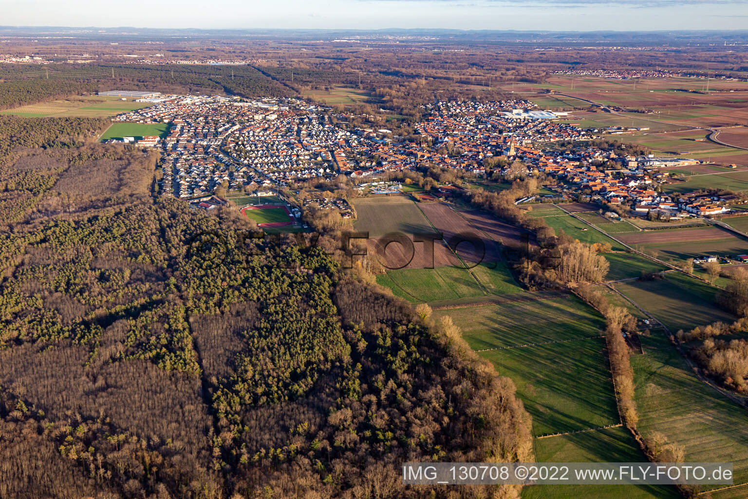 Bellheim im Bundesland Rheinland-Pfalz, Deutschland von der Drohne aus gesehen
