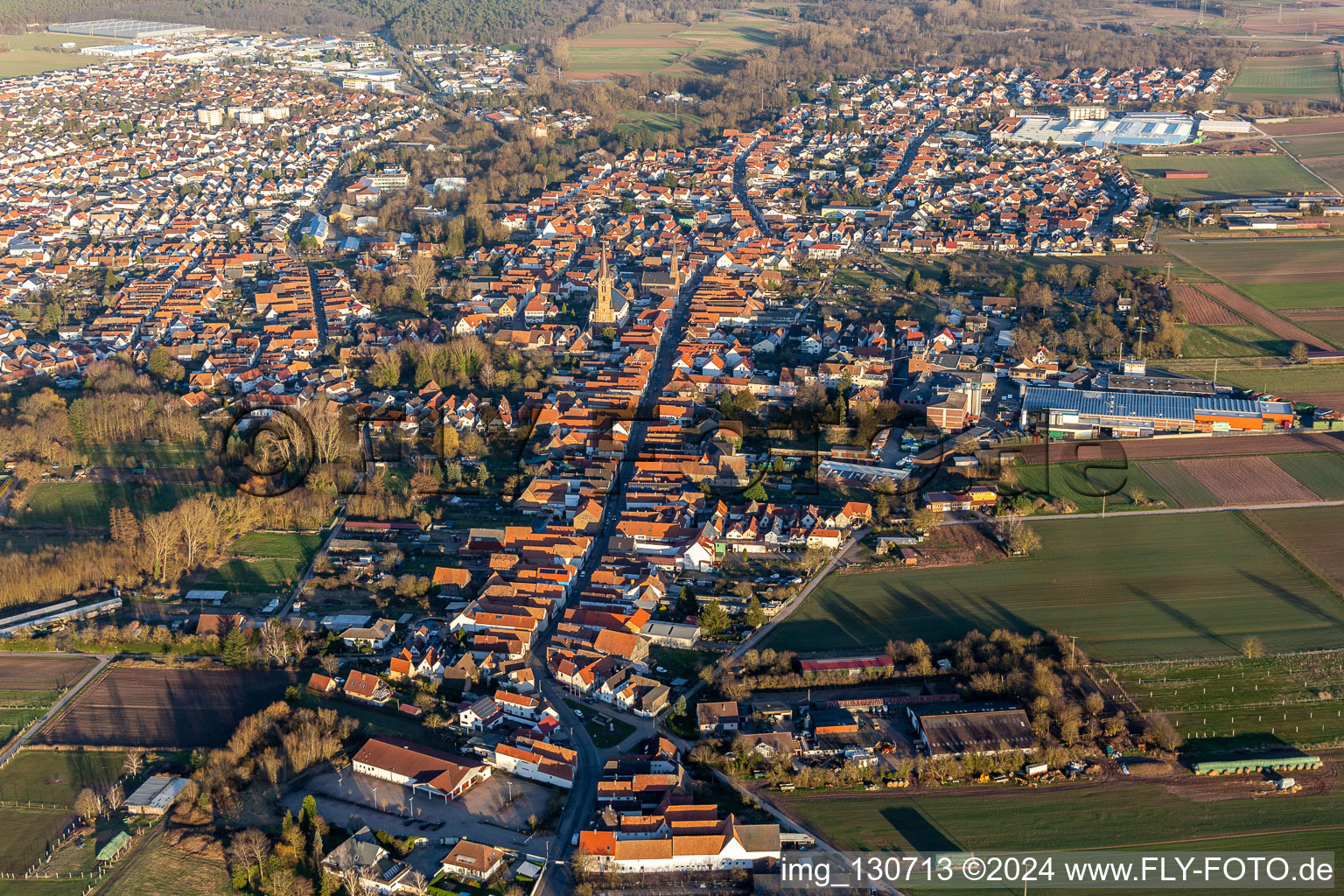 Schrägluftbild von Bellheim im Bundesland Rheinland-Pfalz, Deutschland