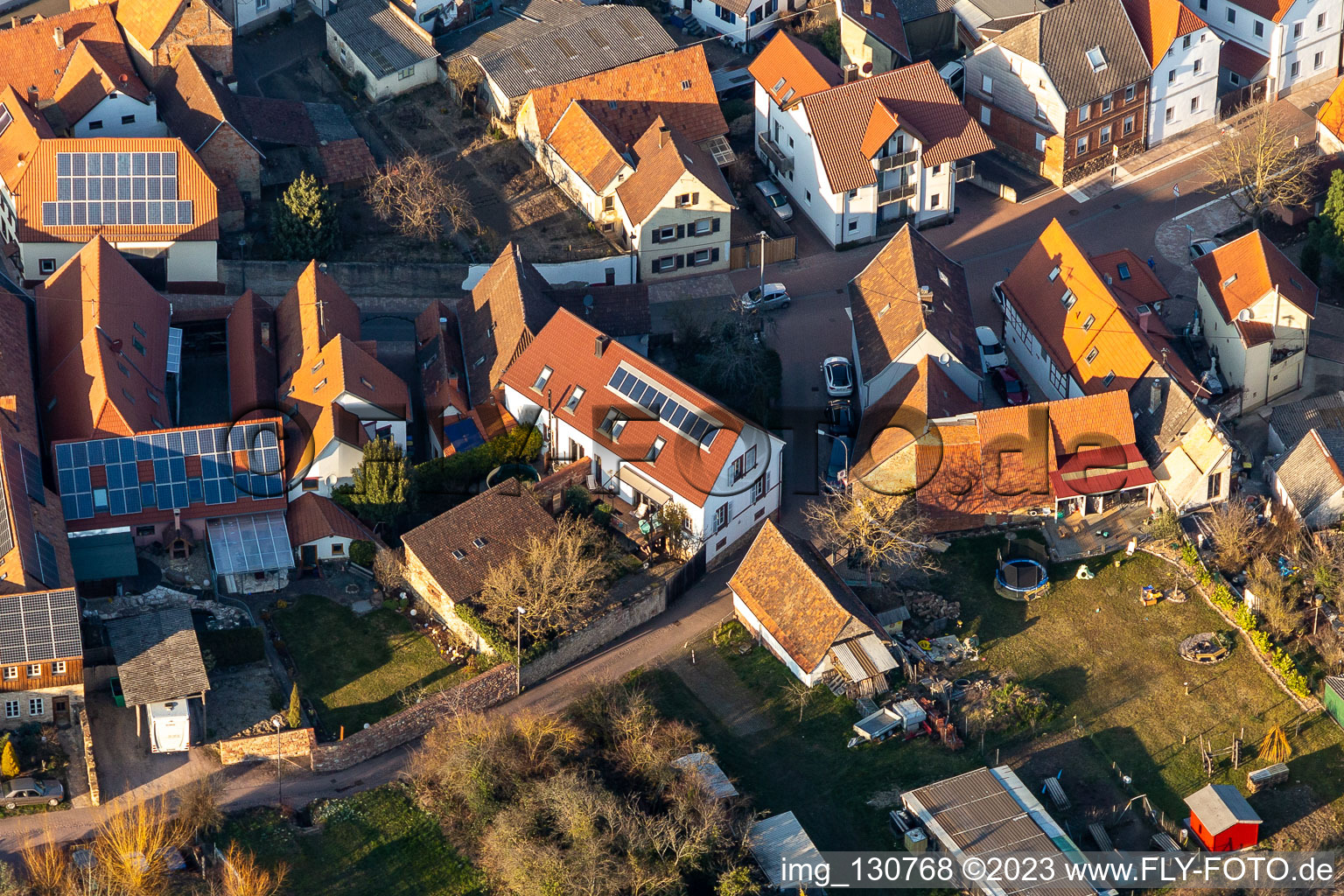 Schrägluftbild von Staubgasse im Ortsteil Arzheim in Landau in der Pfalz im Bundesland Rheinland-Pfalz, Deutschland