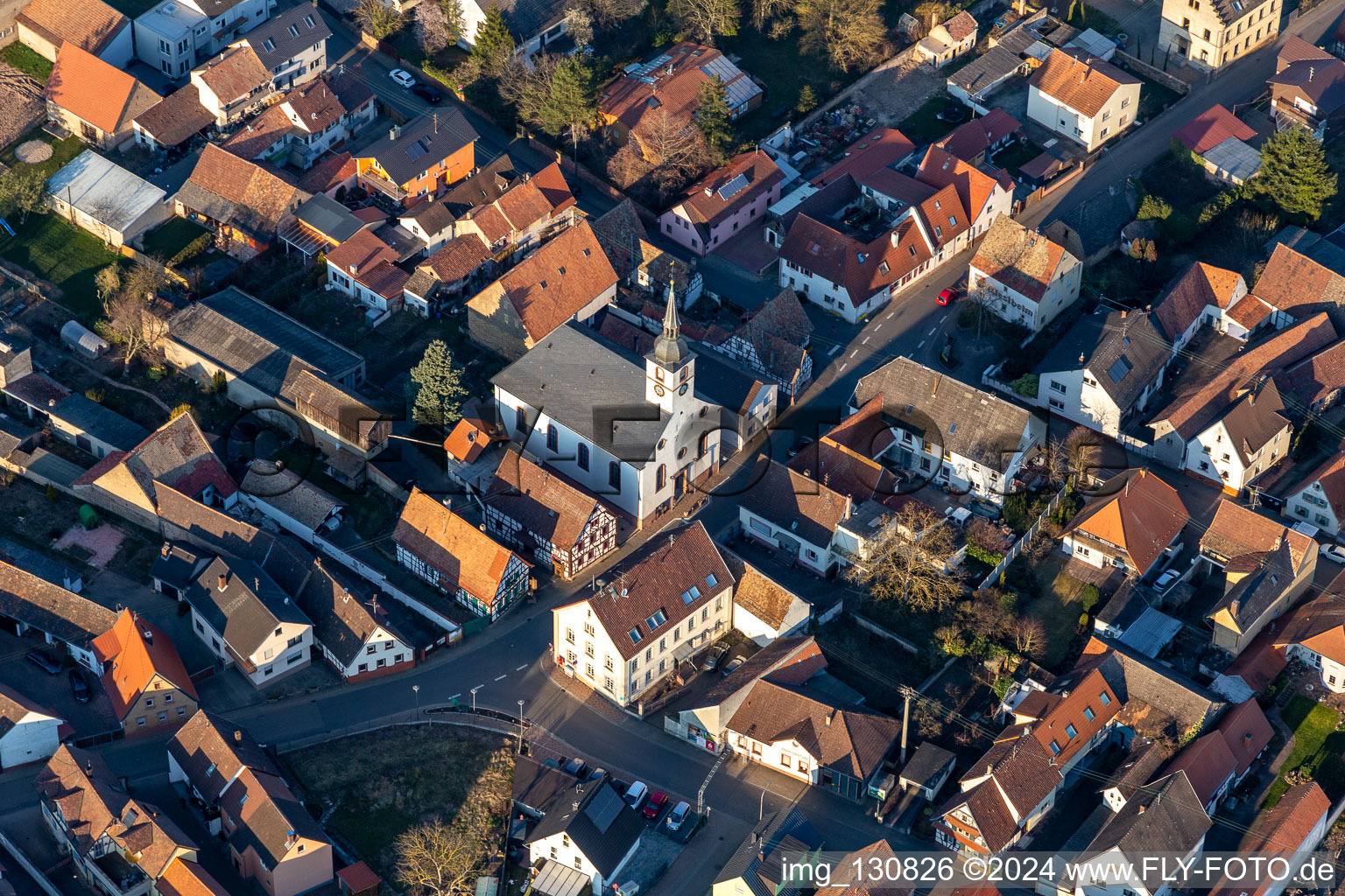 Luftaufnahme von Protestantische Kirche Westheim - Prot. Kirchengemeinde Westheim-Lingenfeld im Bundesland Rheinland-Pfalz, Deutschland