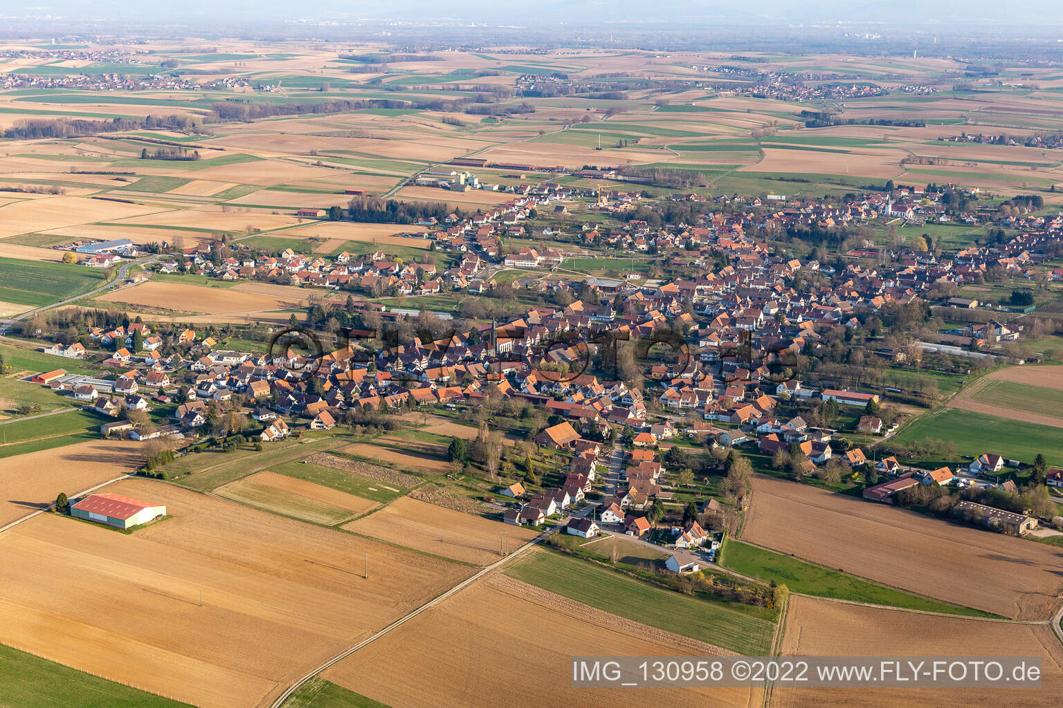 Seebach im Bundesland Bas-Rhin, Frankreich von der Drohne aus gesehen