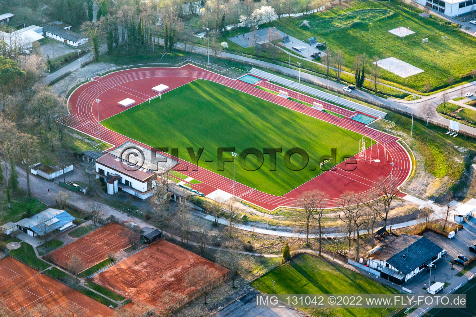 Neuer Rasen im Bienwaldstadion des VfR 1976 Kandel e.V im Bundesland Rheinland-Pfalz, Deutschland