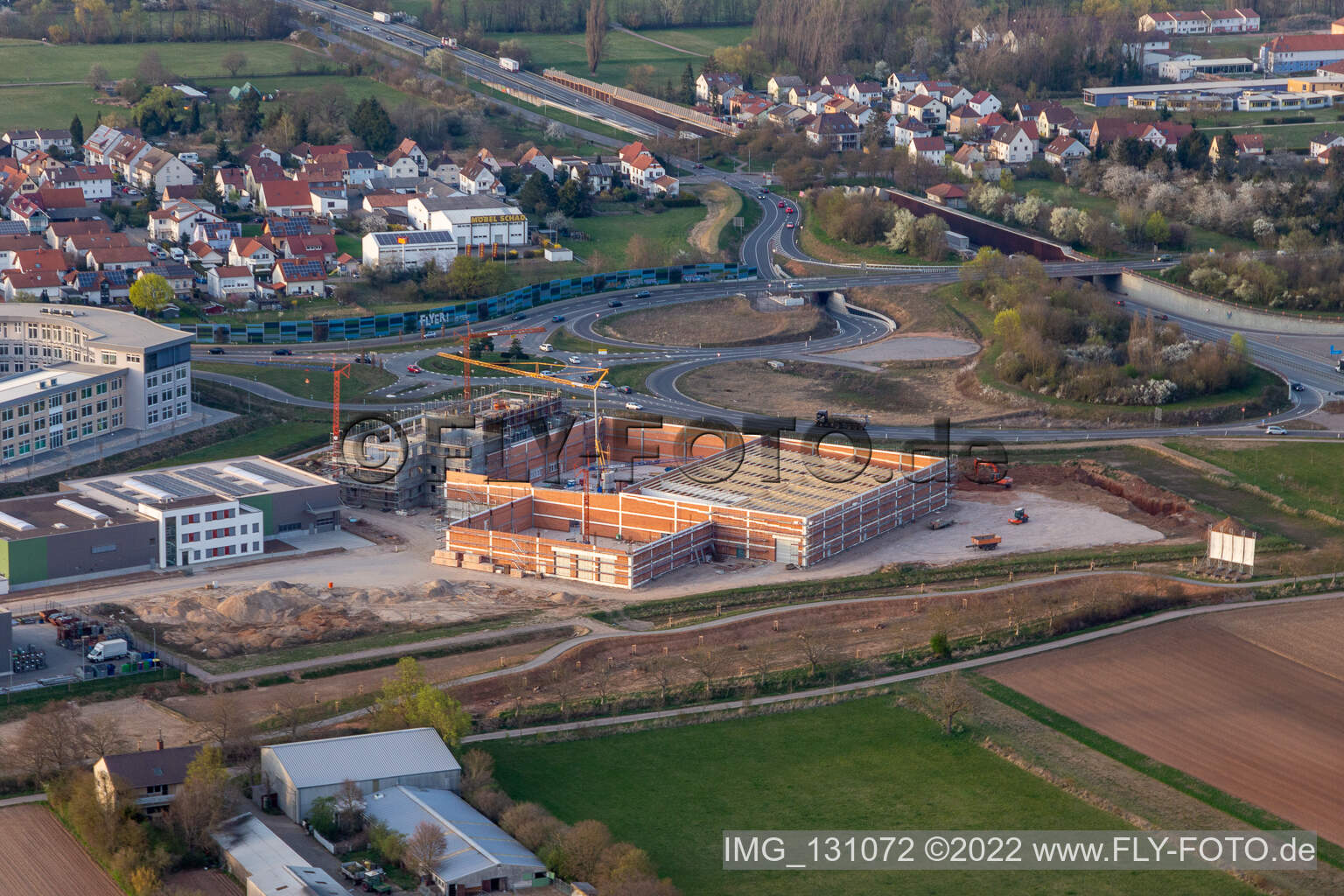 Luftbild von Gewerbepark am Messegelände im Ortsteil Queichheim in Landau in der Pfalz im Bundesland Rheinland-Pfalz, Deutschland