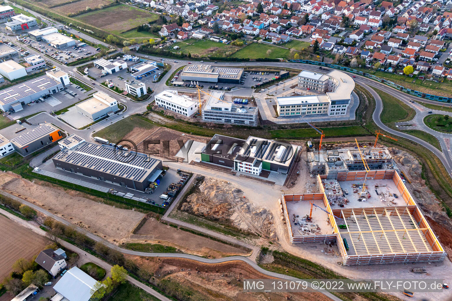 Luftaufnahme von EmiCo Emission Control Systems GmbH im Ortsteil Queichheim in Landau in der Pfalz im Bundesland Rheinland-Pfalz, Deutschland