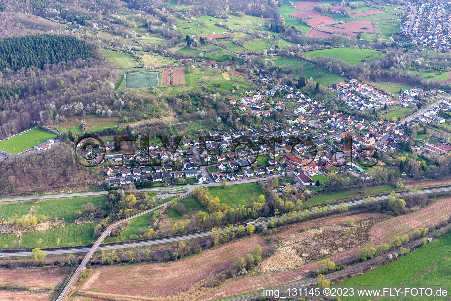 Ortsteil Queichhambach in Annweiler am Trifels im Bundesland Rheinland-Pfalz, Deutschland von oben