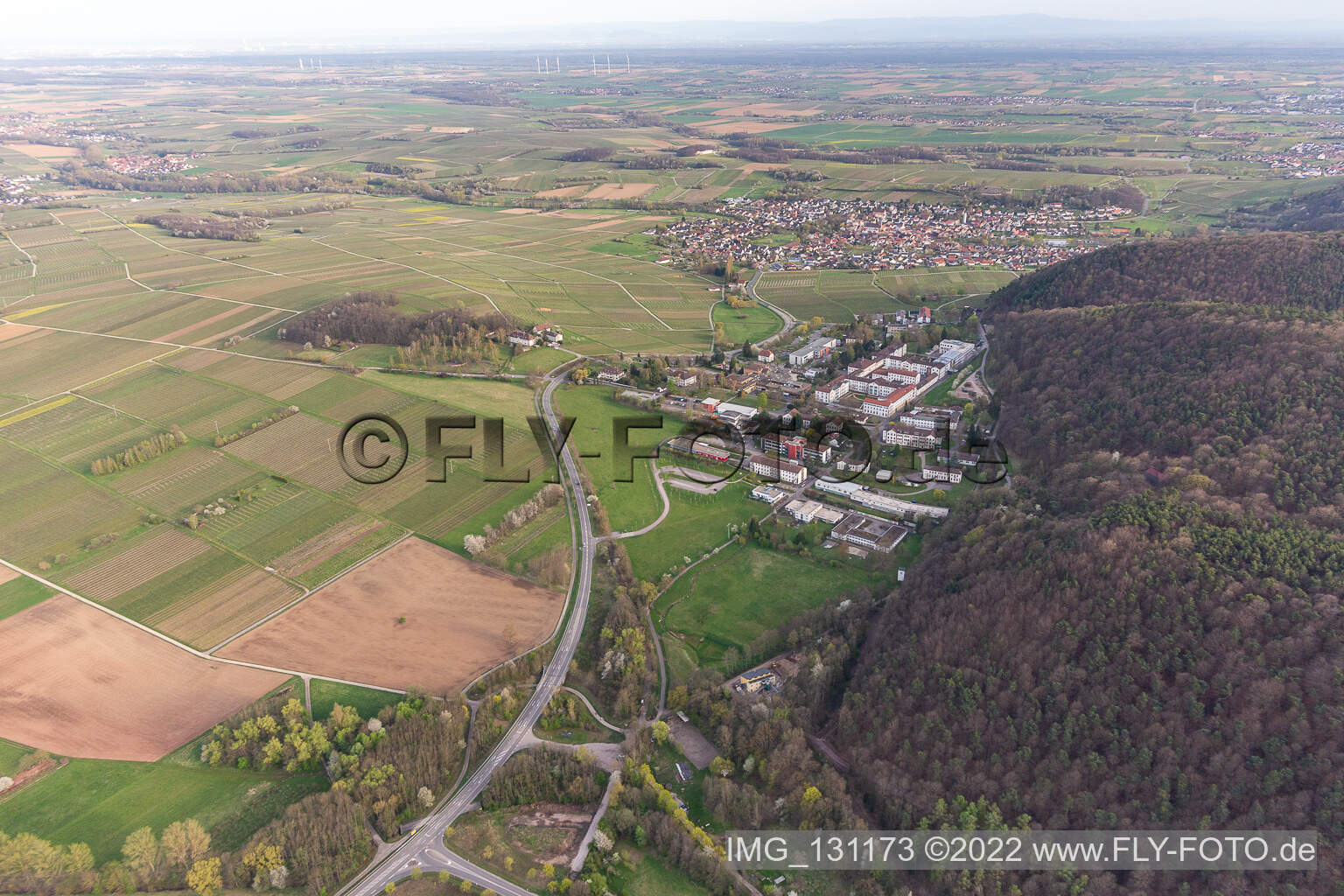 Luftaufnahme von Pfalzklinik Landeck in Waldhambach im Bundesland Rheinland-Pfalz, Deutschland
