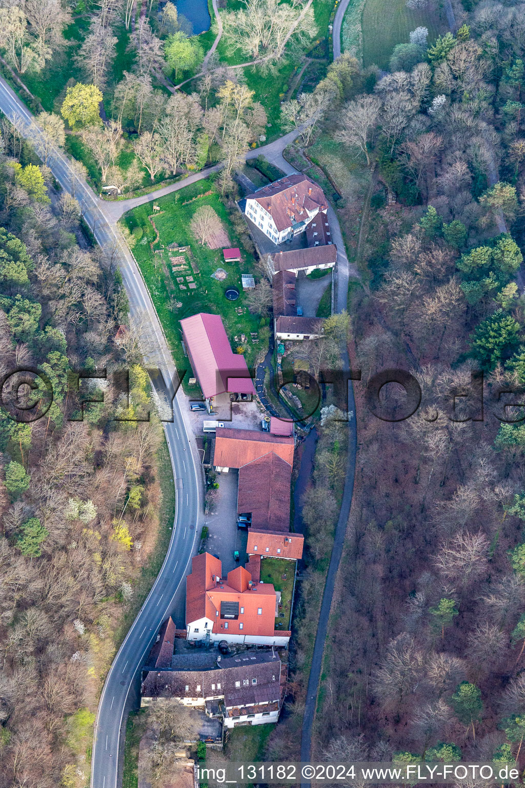 Luftbild von Weingut Porzelt in Klingenmünster im Bundesland Rheinland-Pfalz, Deutschland