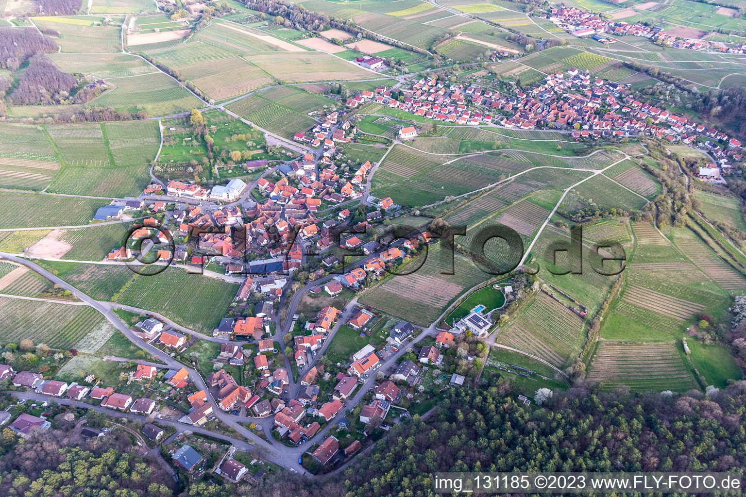 Ortsteil Gleiszellen in Gleiszellen-Gleishorbach im Bundesland Rheinland-Pfalz, Deutschland von einer Drohne aus