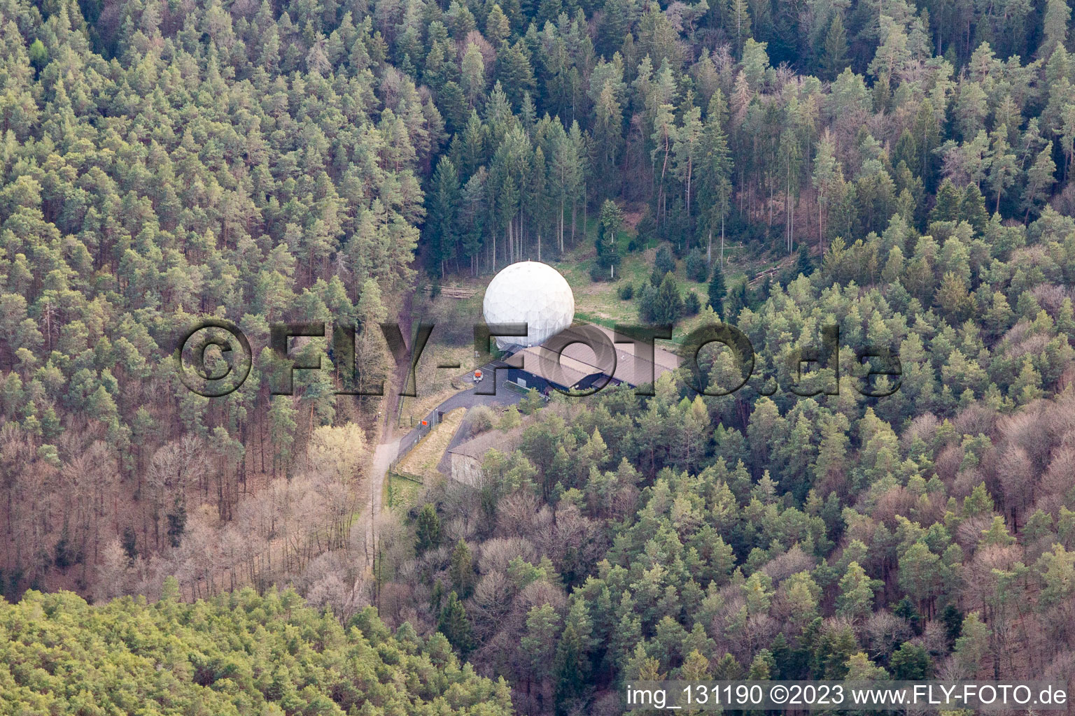 Luftbild von Radarstation in Pleisweiler-Oberhofen im Bundesland Rheinland-Pfalz, Deutschland
