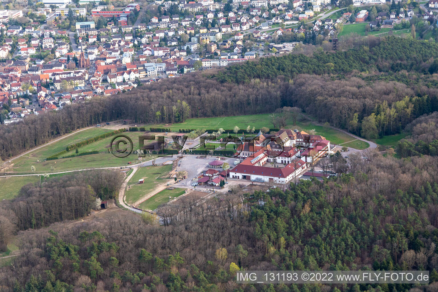 Luftbild von Kloster Liebfrauenberg in Bad Bergzabern im Bundesland Rheinland-Pfalz, Deutschland