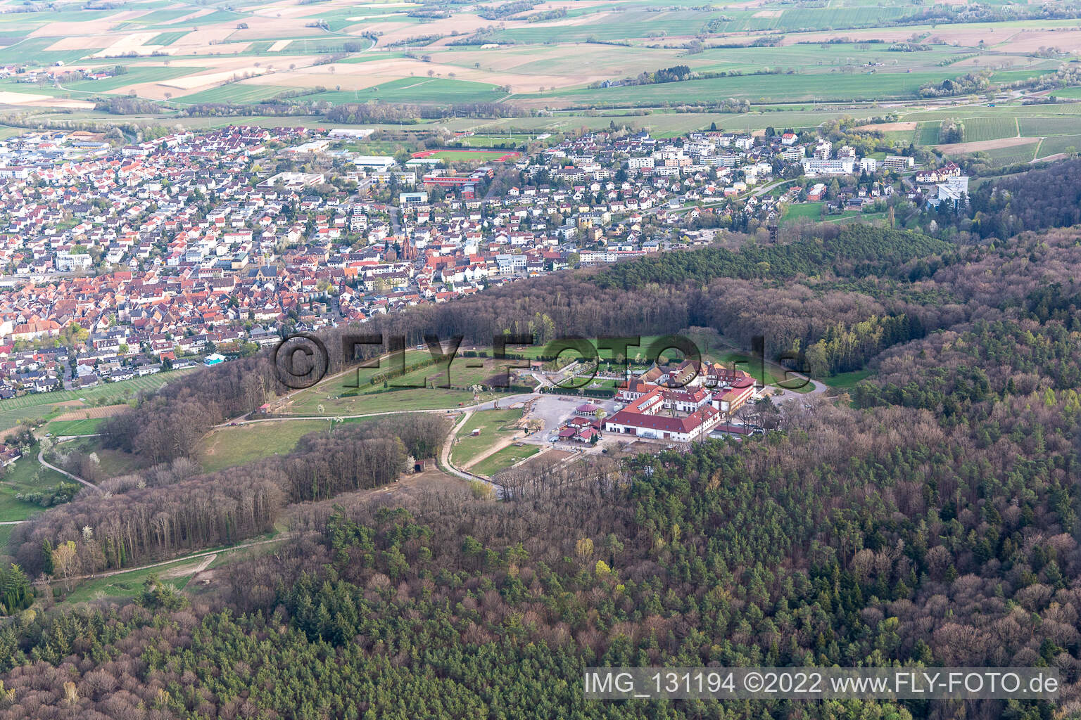 Luftaufnahme von Kloster Liebfrauenberg in Bad Bergzabern im Bundesland Rheinland-Pfalz, Deutschland
