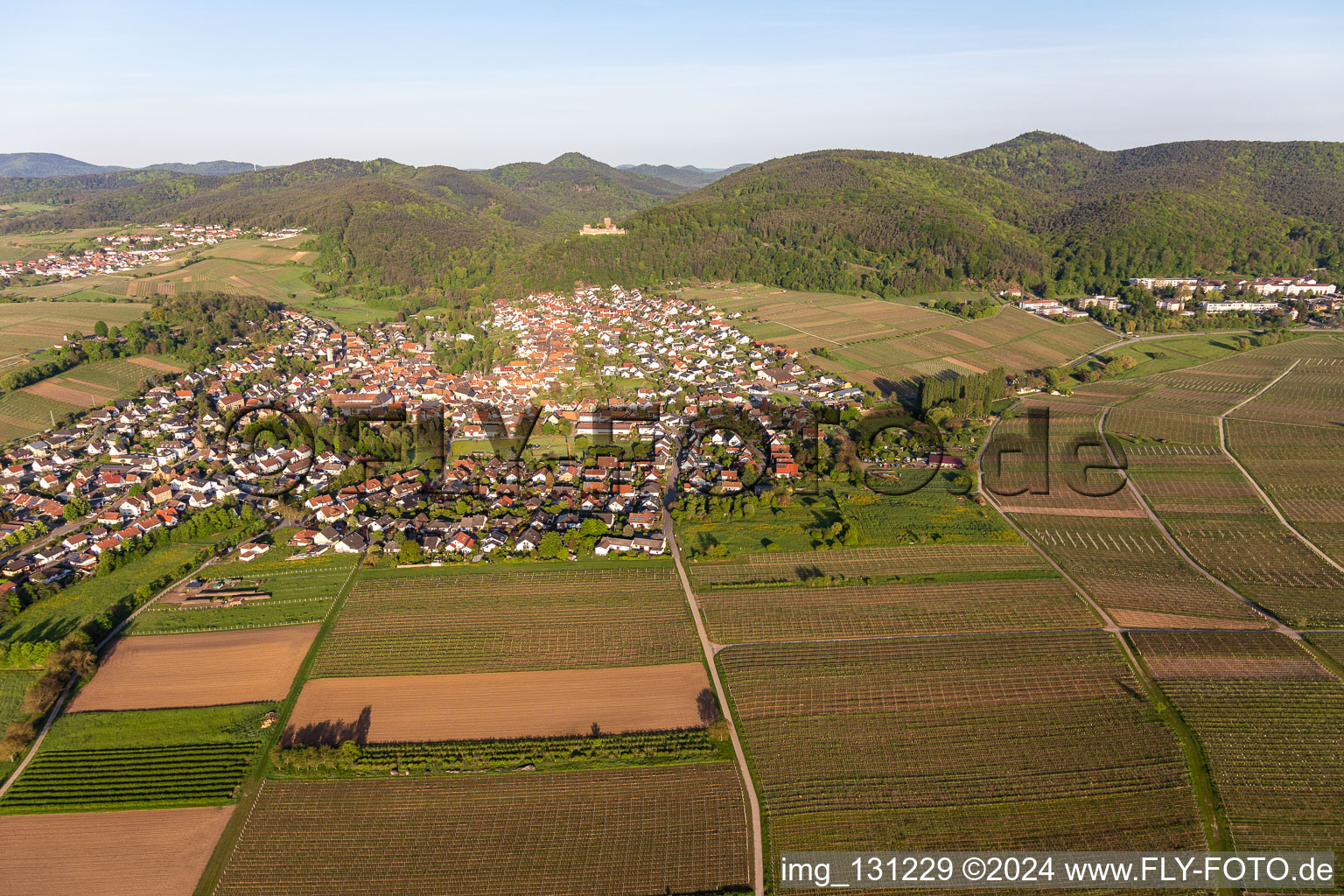 Drohnenbild von Klingenmünster im Bundesland Rheinland-Pfalz, Deutschland