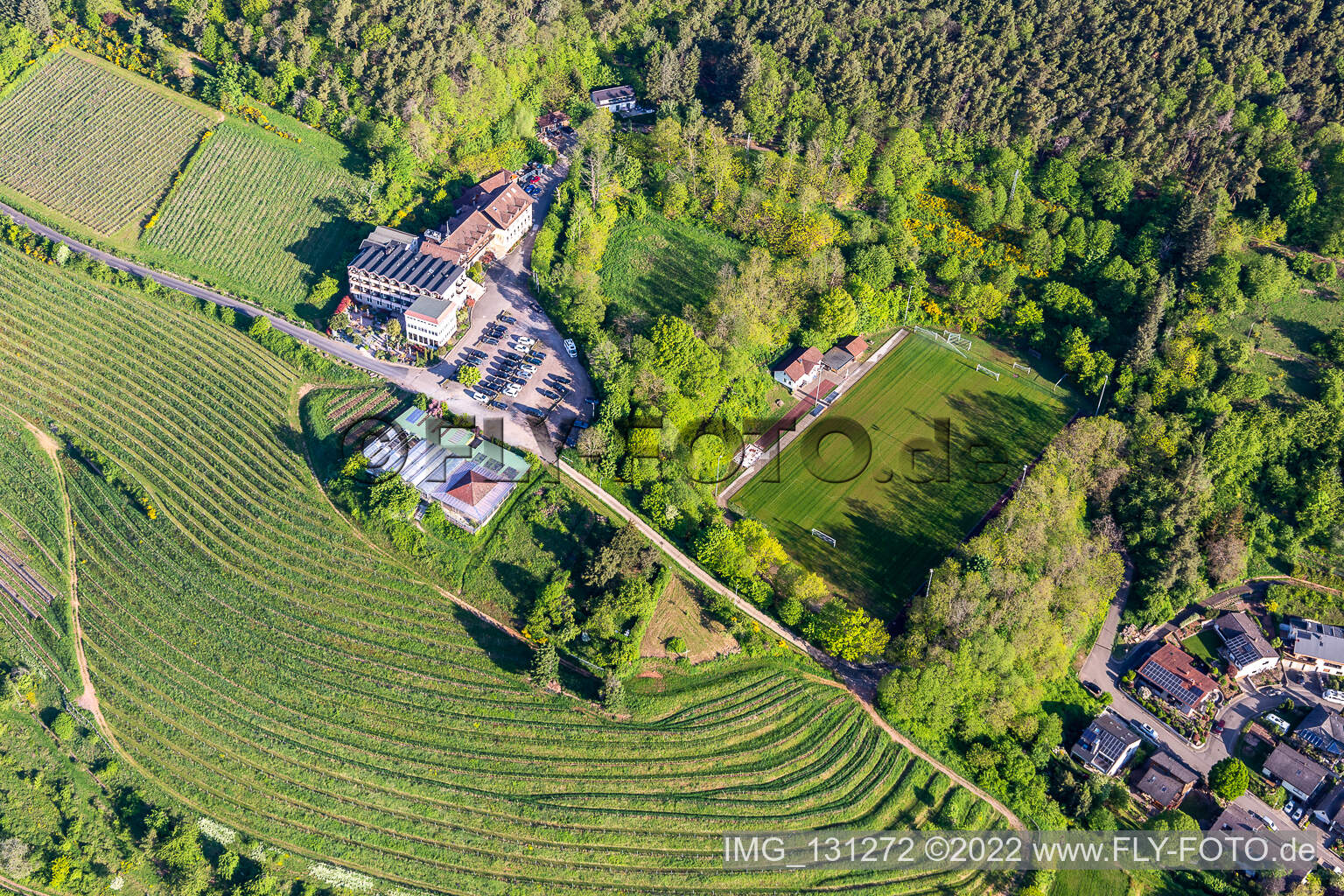 Luftbild von Hotel Haus am Weinberg in Sankt Martin im Bundesland Rheinland-Pfalz, Deutschland