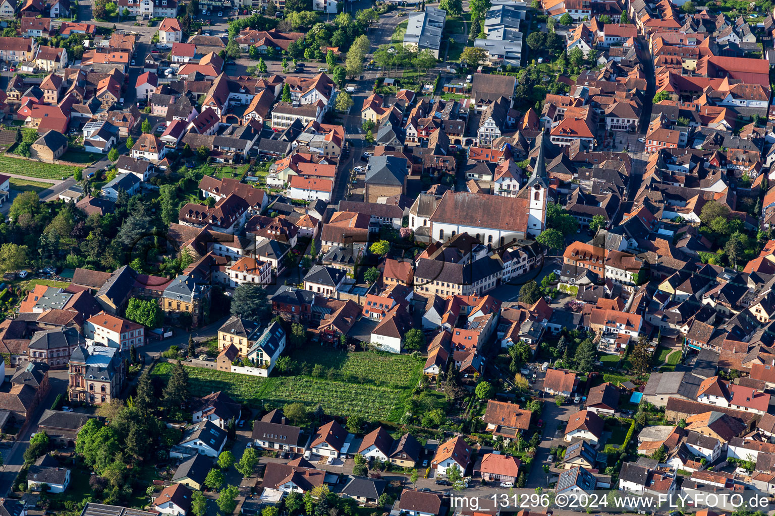 Luftbild von Maikammer im Bundesland Rheinland-Pfalz, Deutschland