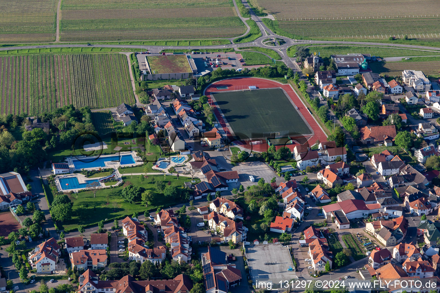 Freibad / Schwimmbad  TuS Maikammer 1920 e.V. Kalmitbad im Bundesland Rheinland-Pfalz, Deutschland