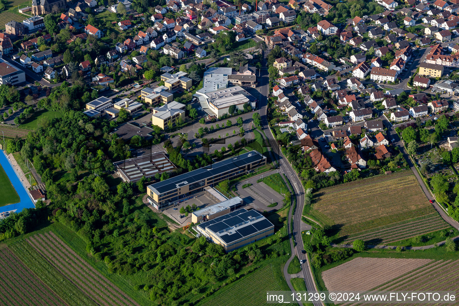 Gymnasium Edenkoben in Maikammer im Bundesland Rheinland-Pfalz, Deutschland