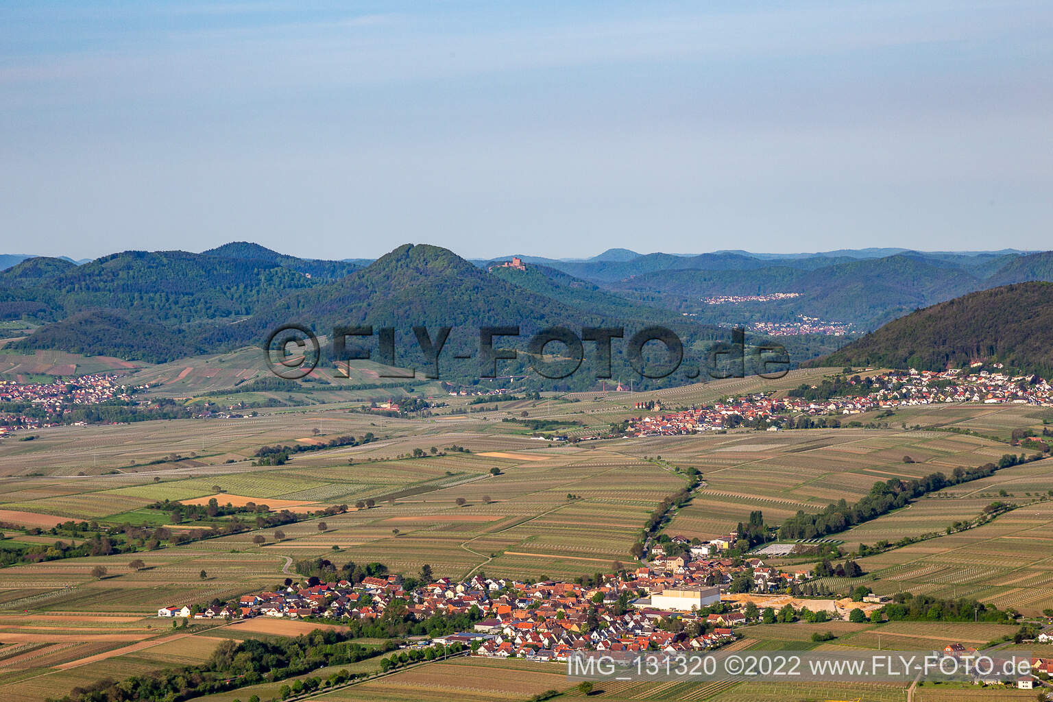 Böchingen im Bundesland Rheinland-Pfalz, Deutschland aus der Drohnenperspektive