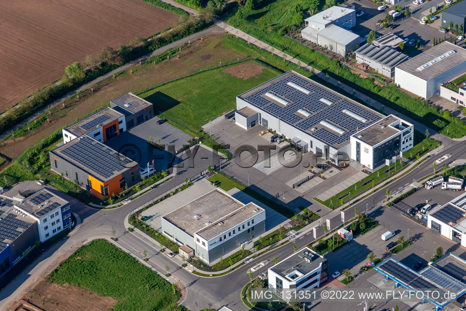 Caratec GmbH  Leissing Druckveredelung GmbH & Co. KG im Ortsteil Queichheim in Landau in der Pfalz im Bundesland Rheinland-Pfalz, Deutschland