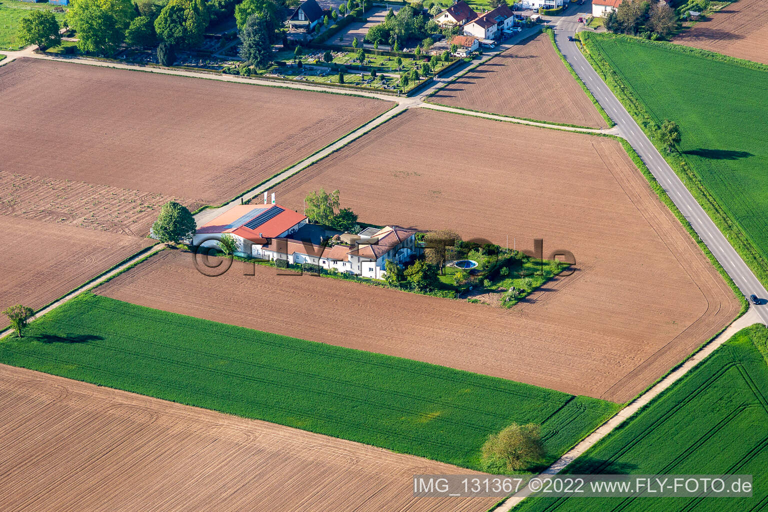 Luftaufnahme von Bioland Weingut Neuspergerhof in Rohrbach im Bundesland Rheinland-Pfalz, Deutschland