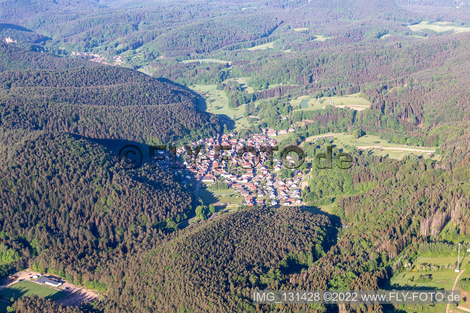 Vorderweidenthal im Bundesland Rheinland-Pfalz, Deutschland aus der Drohnenperspektive