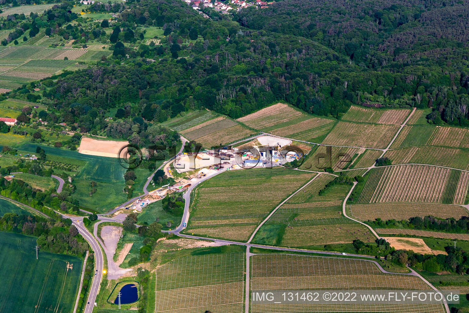 Luftaufnahme von Tunnelbaustelle in Dörrenbach im Bundesland Rheinland-Pfalz, Deutschland