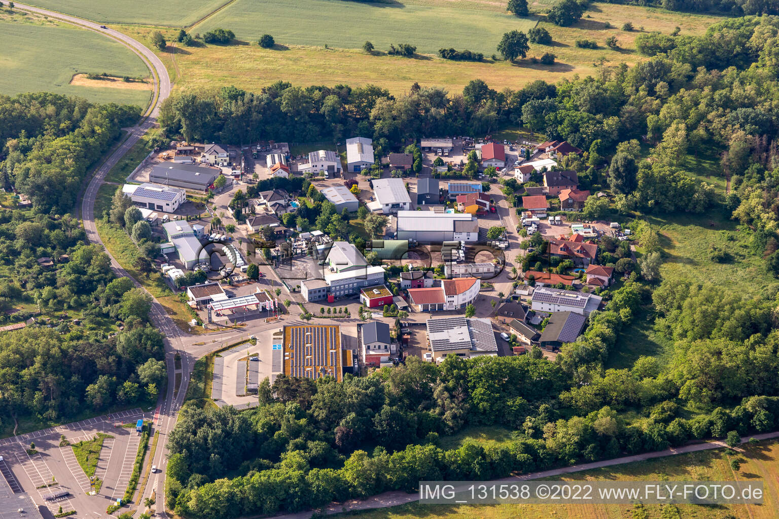Luftaufnahme von Gewerbegebiet Mittelwegring in Jockgrim im Bundesland Rheinland-Pfalz, Deutschland