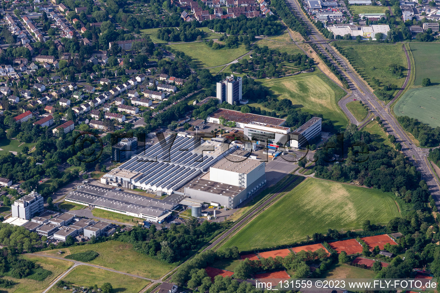 Luftbild von L'OREAL Produktion Deutschland GmbH & Co. KG im Ortsteil Nordweststadt in Karlsruhe im Bundesland Baden-Württemberg