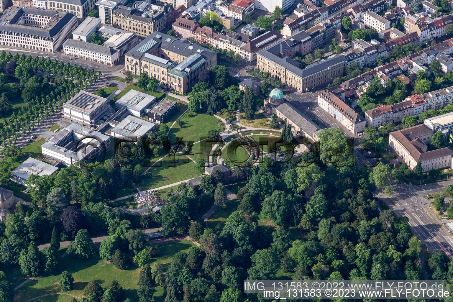 Luftbild von Bundesverfassungsgericht beim  Botanischer Garten Karlsruhe im Ortsteil Innenstadt-West im Bundesland Baden-Württemberg, Deutschland