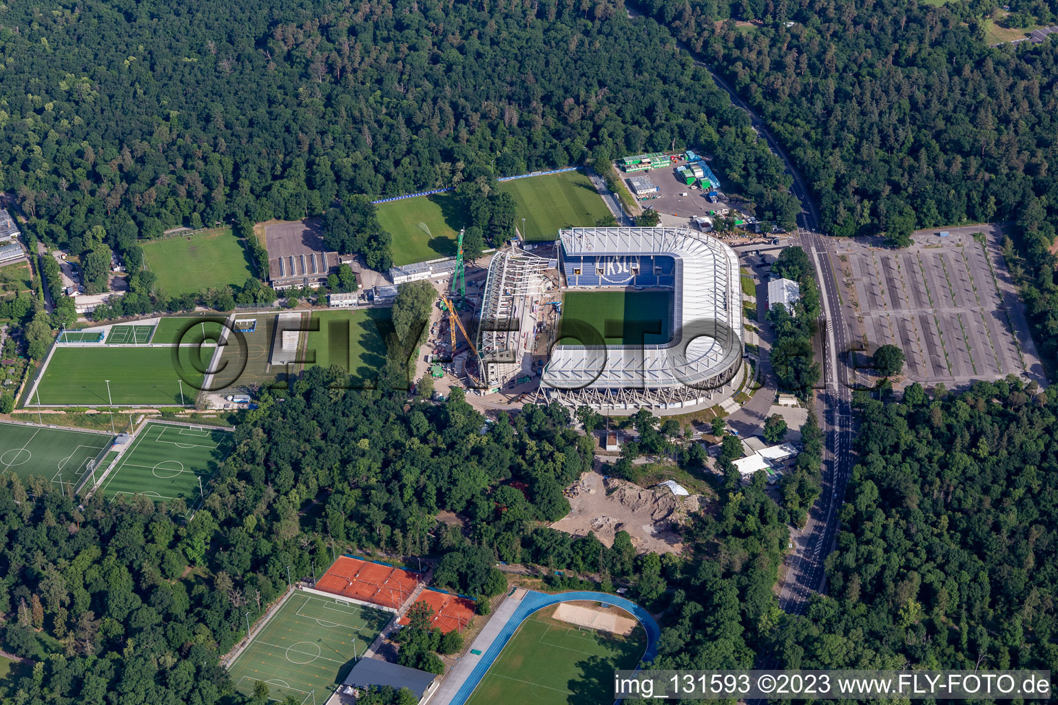 Baustelle des Stadionneubaus des Karlsruher Sport-Club GmbH & Co. KGaA im Ortsteil Innenstadt-Ost im Bundesland Baden-Württemberg, Deutschland aus der Luft