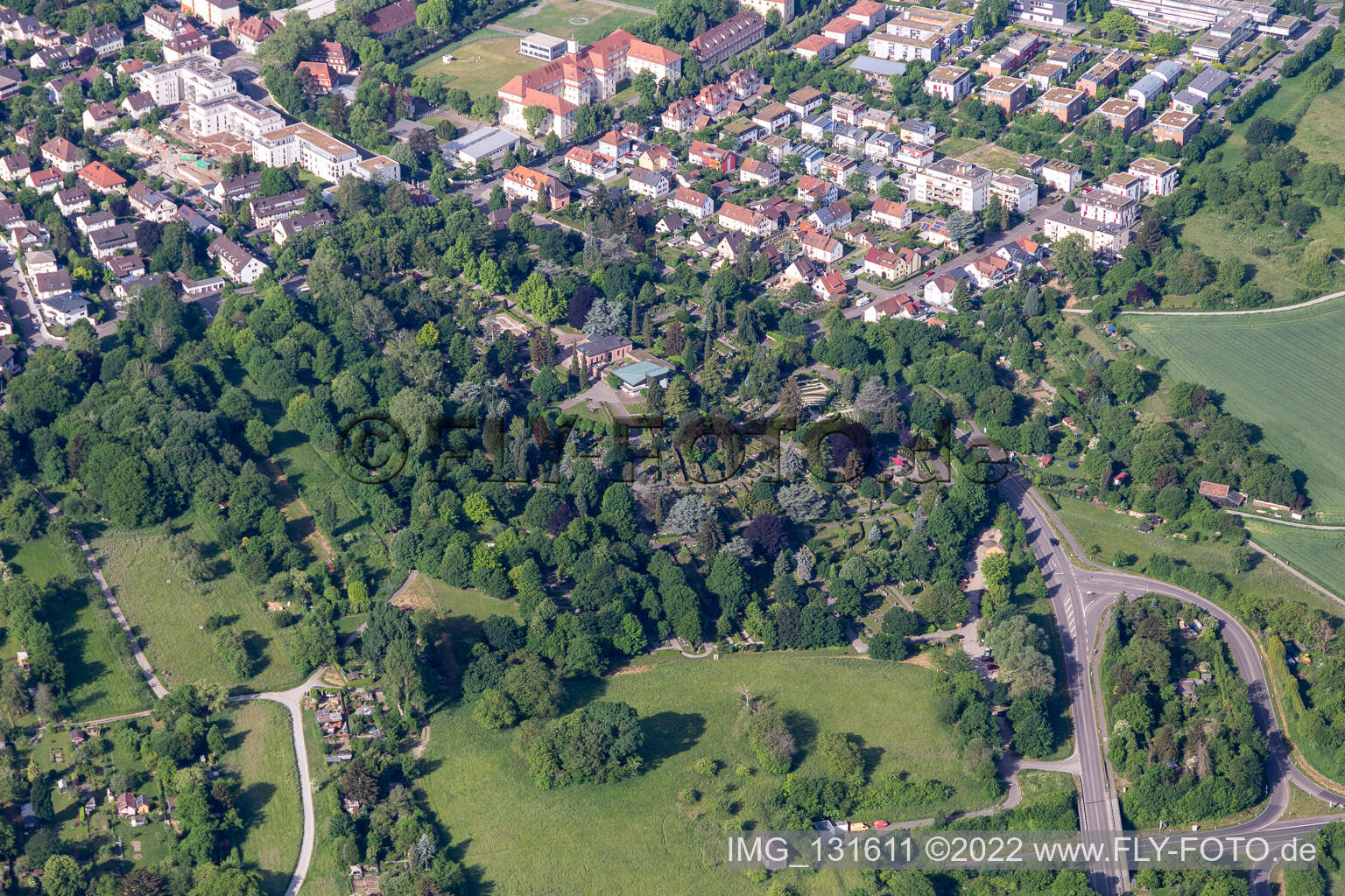 Gartenanlage Ettlingen Friedhof im Bundesland Baden-Württemberg, Deutschland