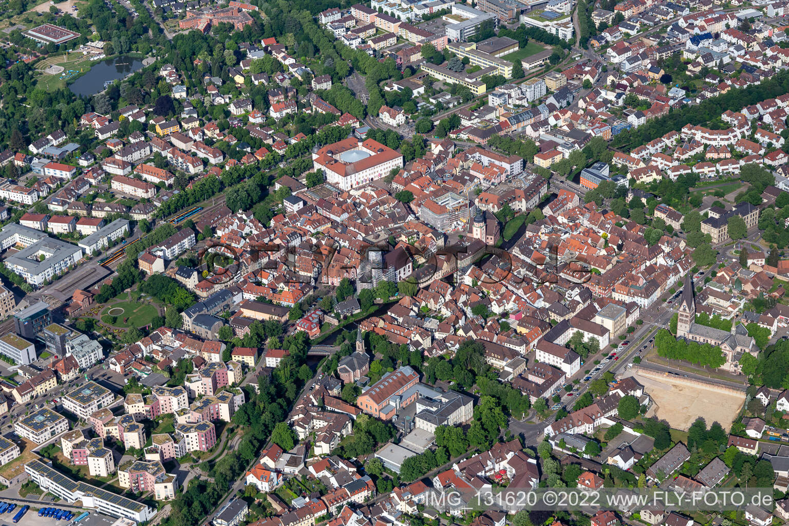 Luftaufnahme von Ettlingen im Bundesland Baden-Württemberg, Deutschland