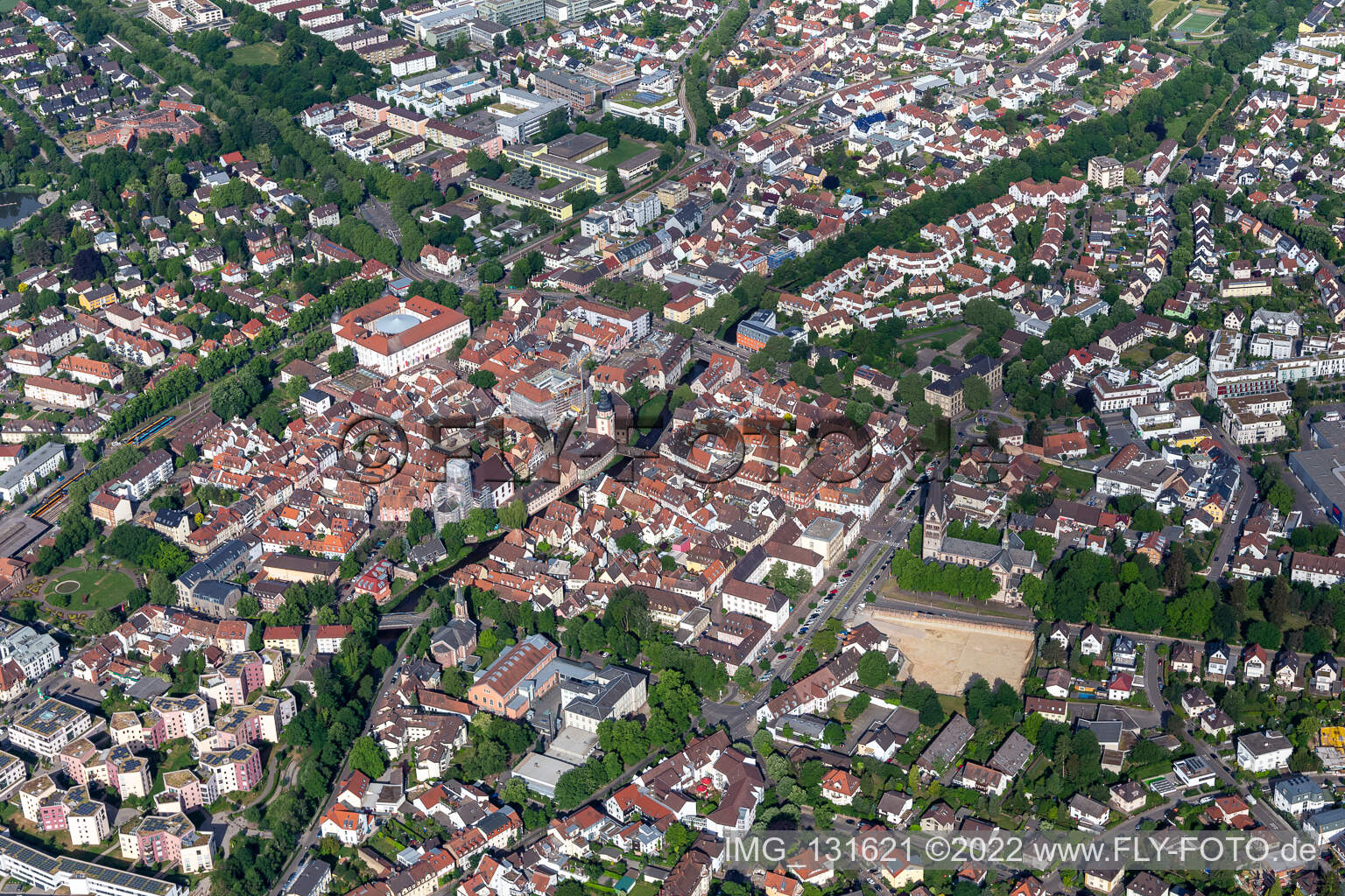 Schrägluftbild von Ettlingen im Bundesland Baden-Württemberg, Deutschland