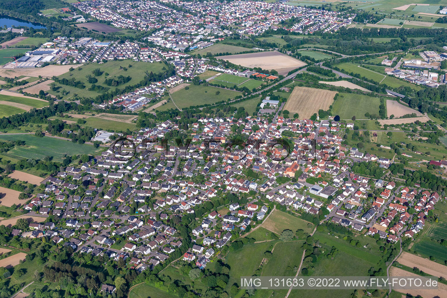 Luftbild von Ortsteil Ettlingenweier im Bundesland Baden-Württemberg, Deutschland