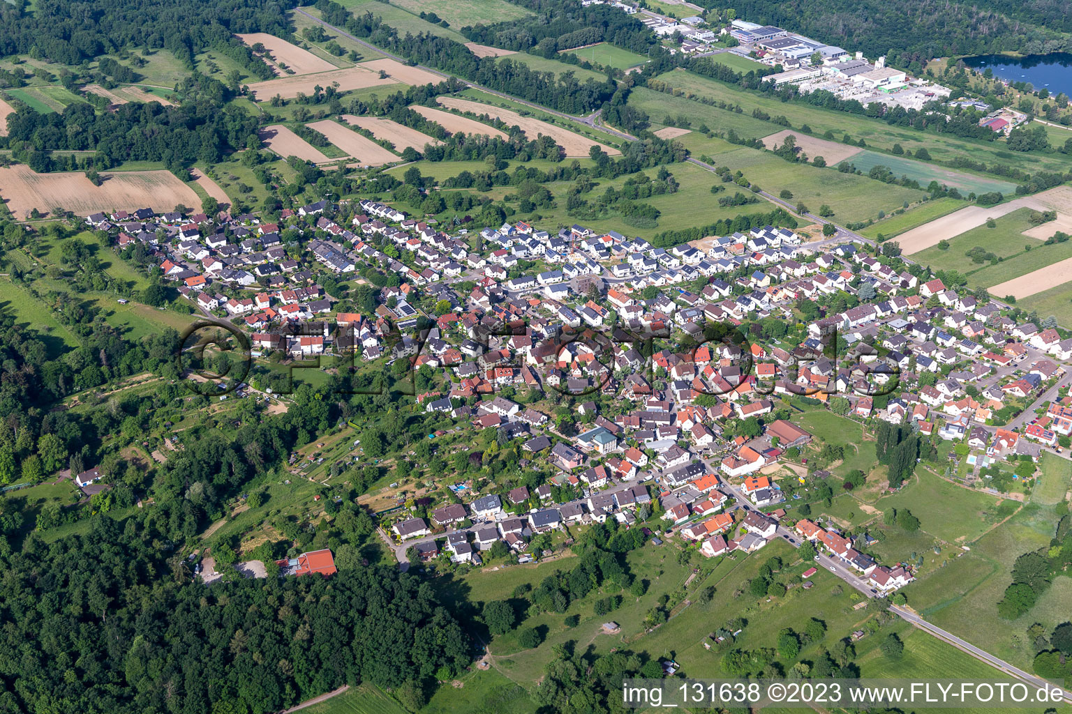 Ortsteil Oberweier in Ettlingen im Bundesland Baden-Württemberg, Deutschland von oben