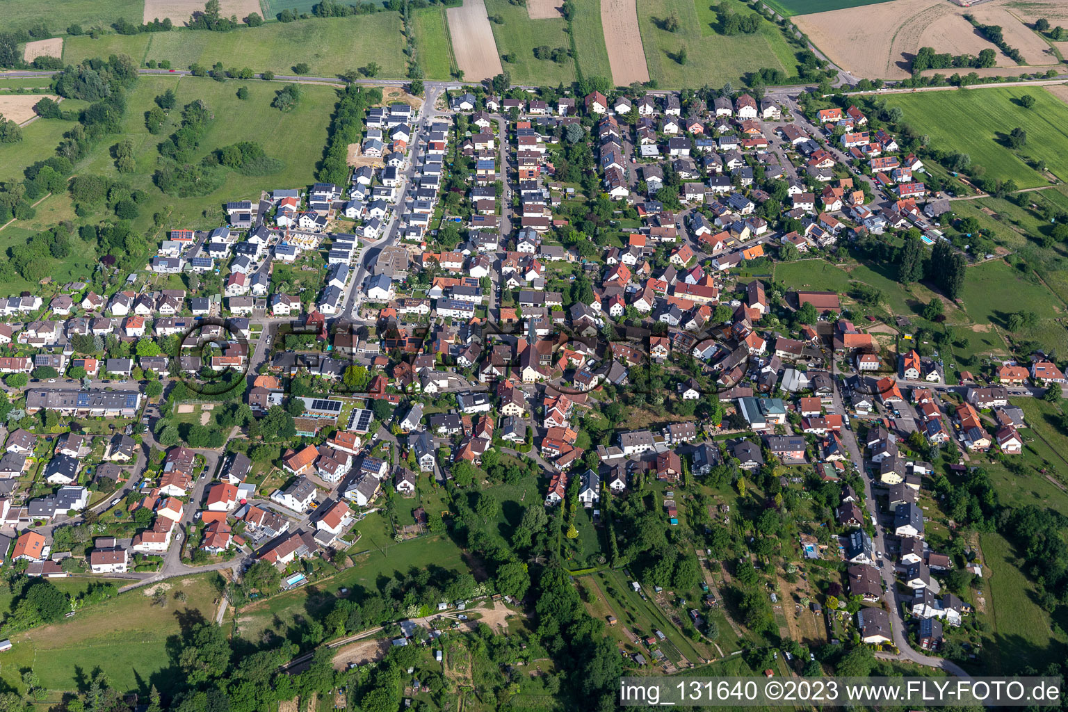 Ortsteil Oberweier in Ettlingen im Bundesland Baden-Württemberg, Deutschland aus der Luft