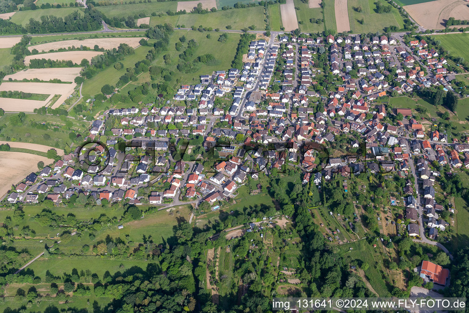 Ortsteil Oberweier in Ettlingen im Bundesland Baden-Württemberg, Deutschland von oben gesehen