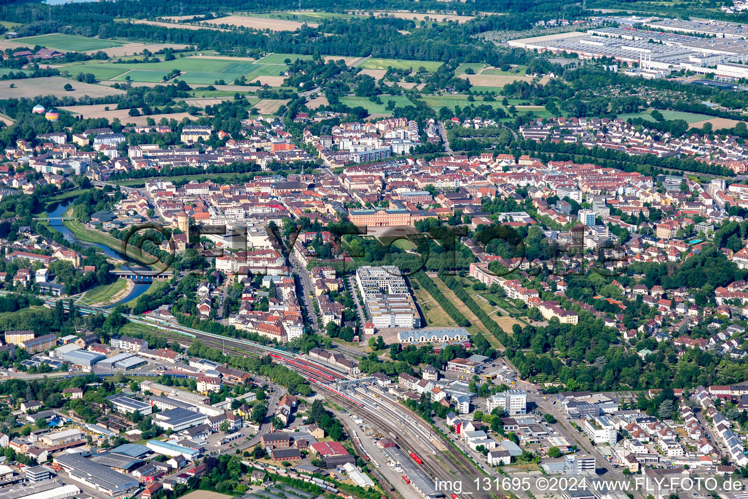 Rastatt im Bundesland Baden-Württemberg, Deutschland aus der Vogelperspektive