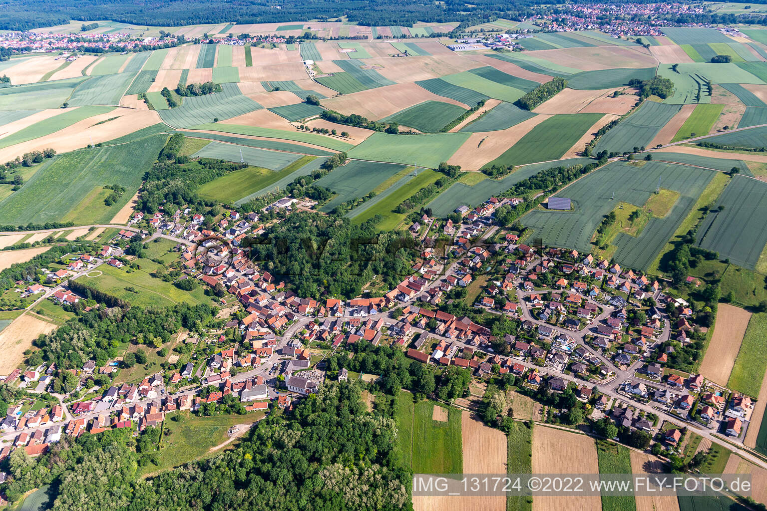 Neewiller-près-Lauterbourg im Bundesland Bas-Rhin, Frankreich von der Drohne aus gesehen