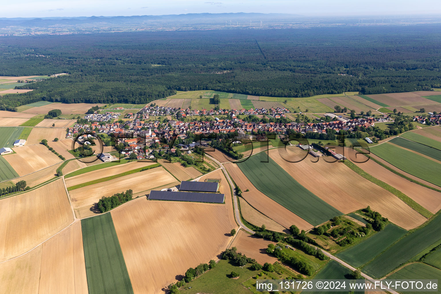 Niederlauterbach im Bundesland Bas-Rhin, Frankreich aus der Vogelperspektive