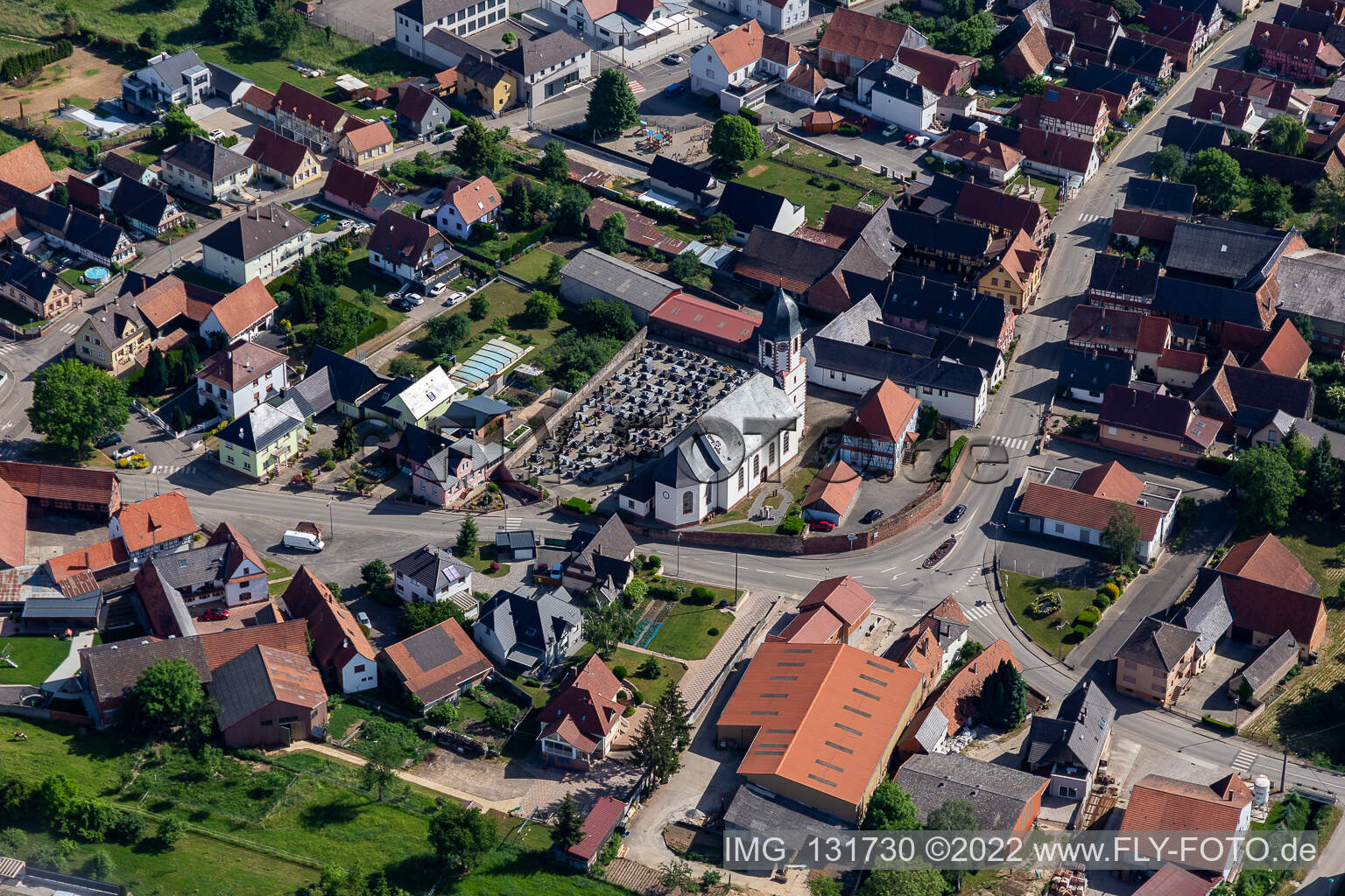 Luftbild von Eglise Sainte-Marguerite de Niederlauterbach im Bundesland Bas-Rhin, Frankreich