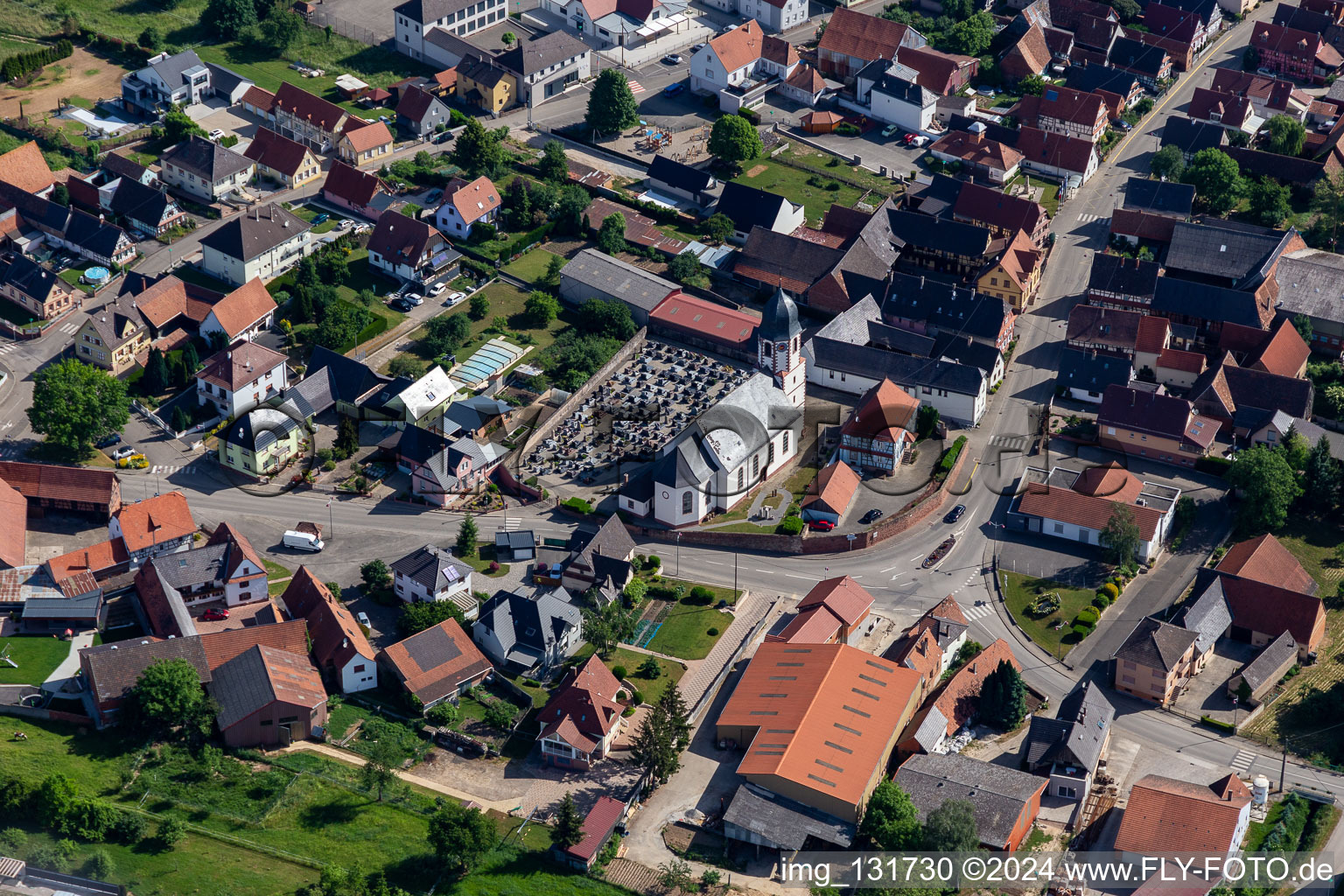 Luftbild von Eglise Sainte-Marguerite de Niederlauterbach im Bundesland Bas-Rhin, Frankreich