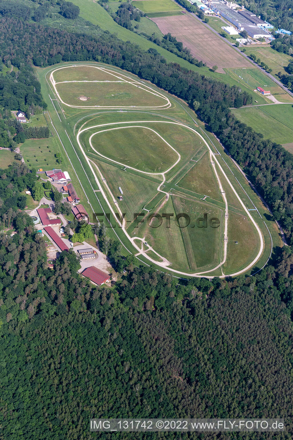 Luftaufnahme von Hippodrome de la hardt Soc Races De Wissembourg im Bundesland Bas-Rhin, Frankreich