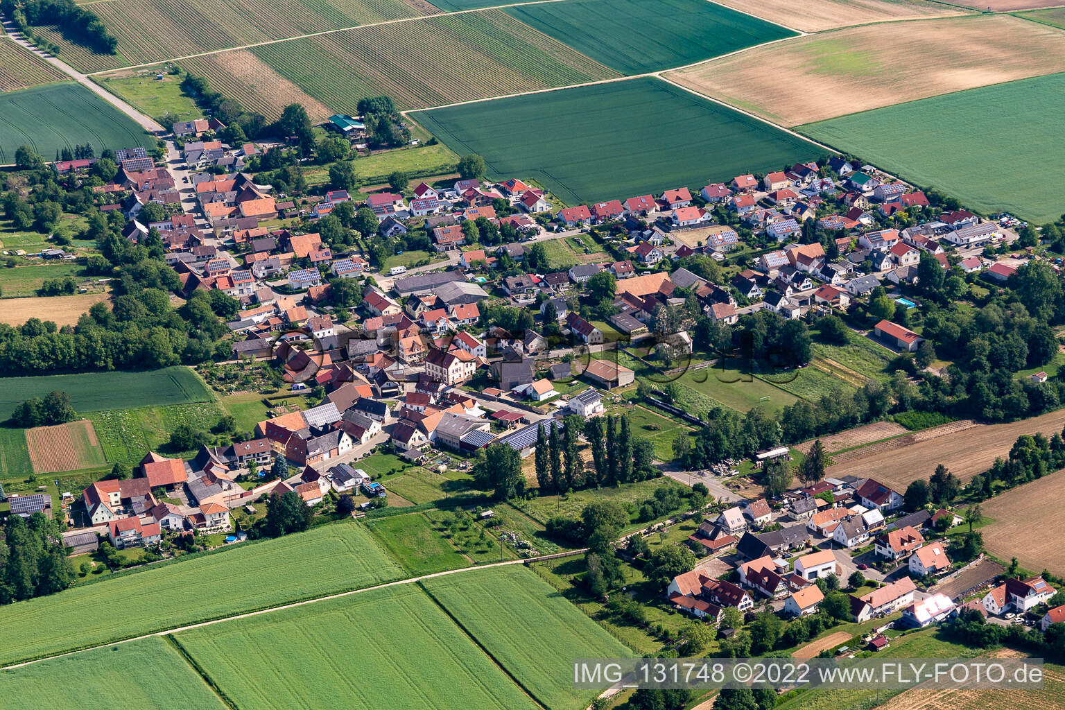 Ortsteil Kleinsteinfeld in Niederotterbach im Bundesland Rheinland-Pfalz, Deutschland von einer Drohne aus
