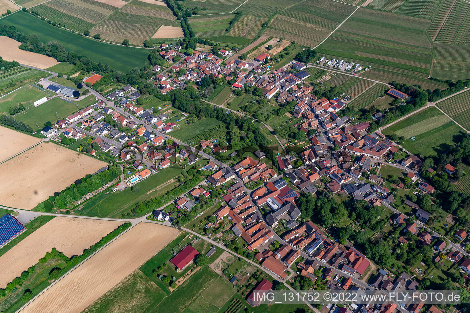 Drohnenaufname von Dierbach im Bundesland Rheinland-Pfalz, Deutschland