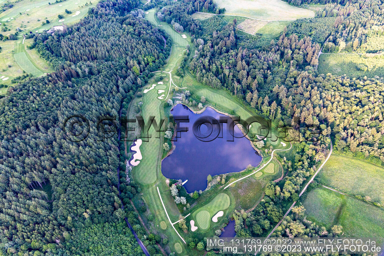 Der Country Club Schloss Langenstein - Der Golfplatz am Bodensee in Orsingen-Nenzingen im Bundesland Baden-Württemberg, Deutschland aus der Luft