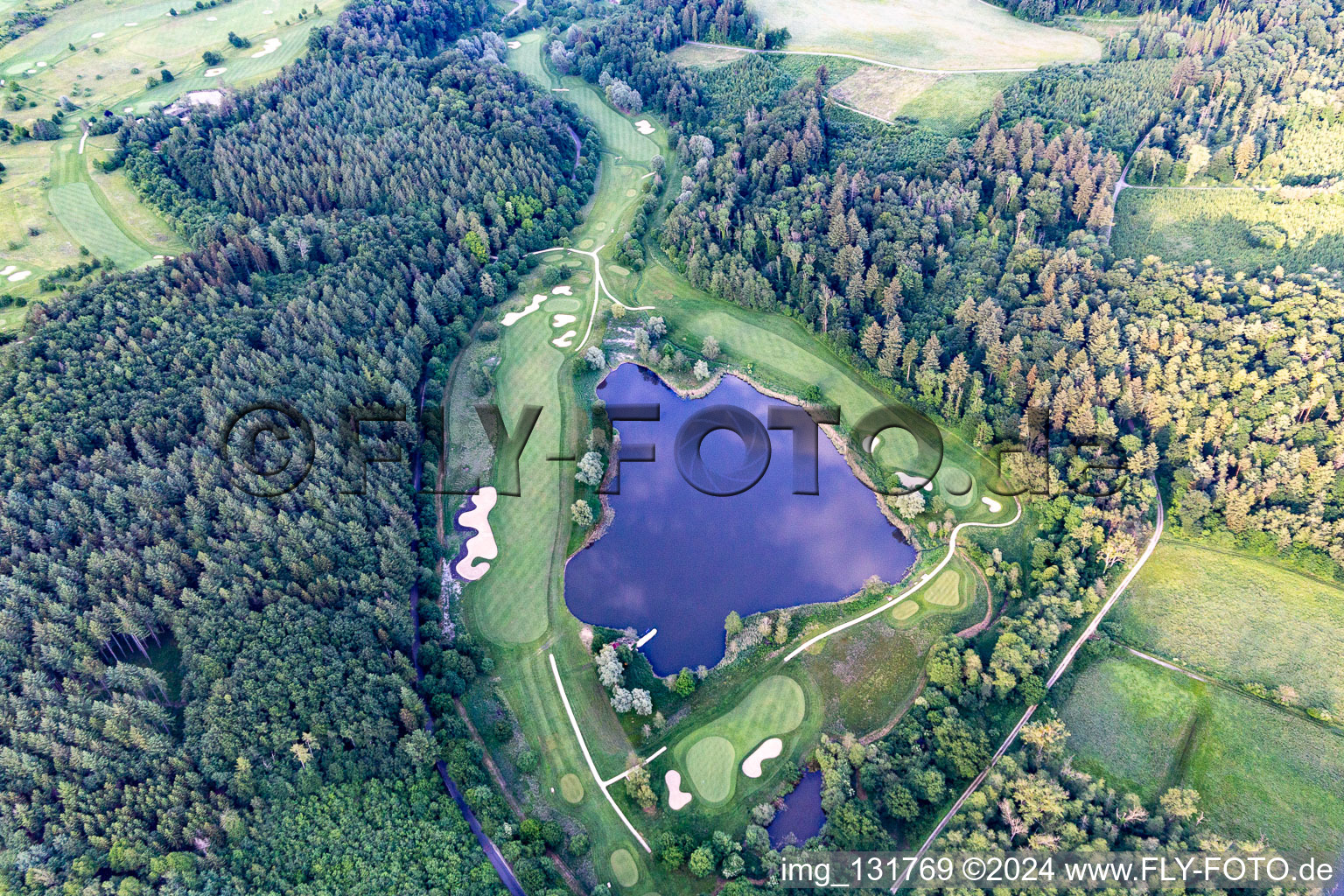 Der Country Club Schloss Langenstein - Der Golfplatz am Bodensee im Ortsteil Orsingen in Orsingen-Nenzingen im Bundesland Baden-Württemberg, Deutschland aus der Luft