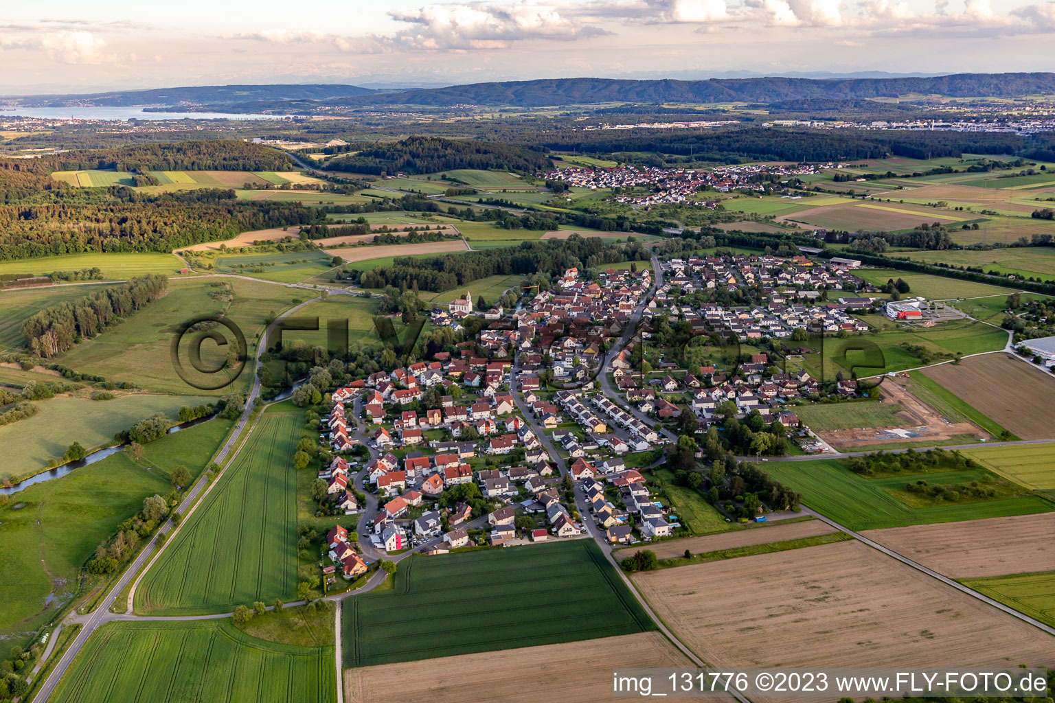 Luftbild von Ortsteil Beuren an der Aach in Singen im Bundesland Baden-Württemberg, Deutschland