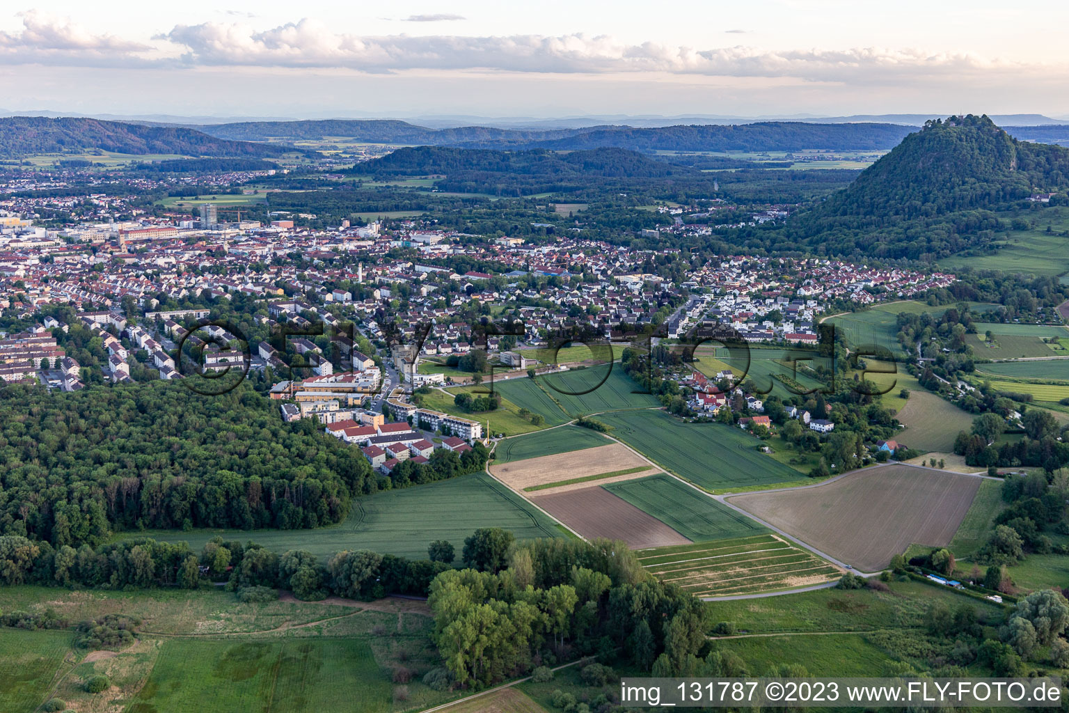 Luftbild von Singen im Bundesland Baden-Württemberg, Deutschland