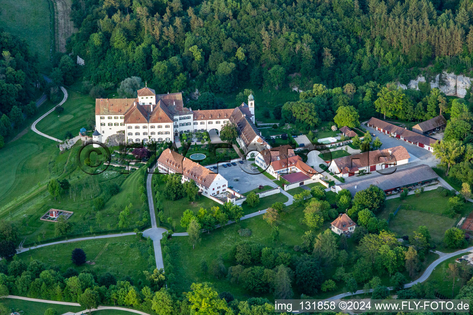 Luftbild von Der Country Club Schloss Langenstein - Der Golfplatz am Bodensee im Ortsteil Orsingen in Orsingen-Nenzingen im Bundesland Baden-Württemberg, Deutschland