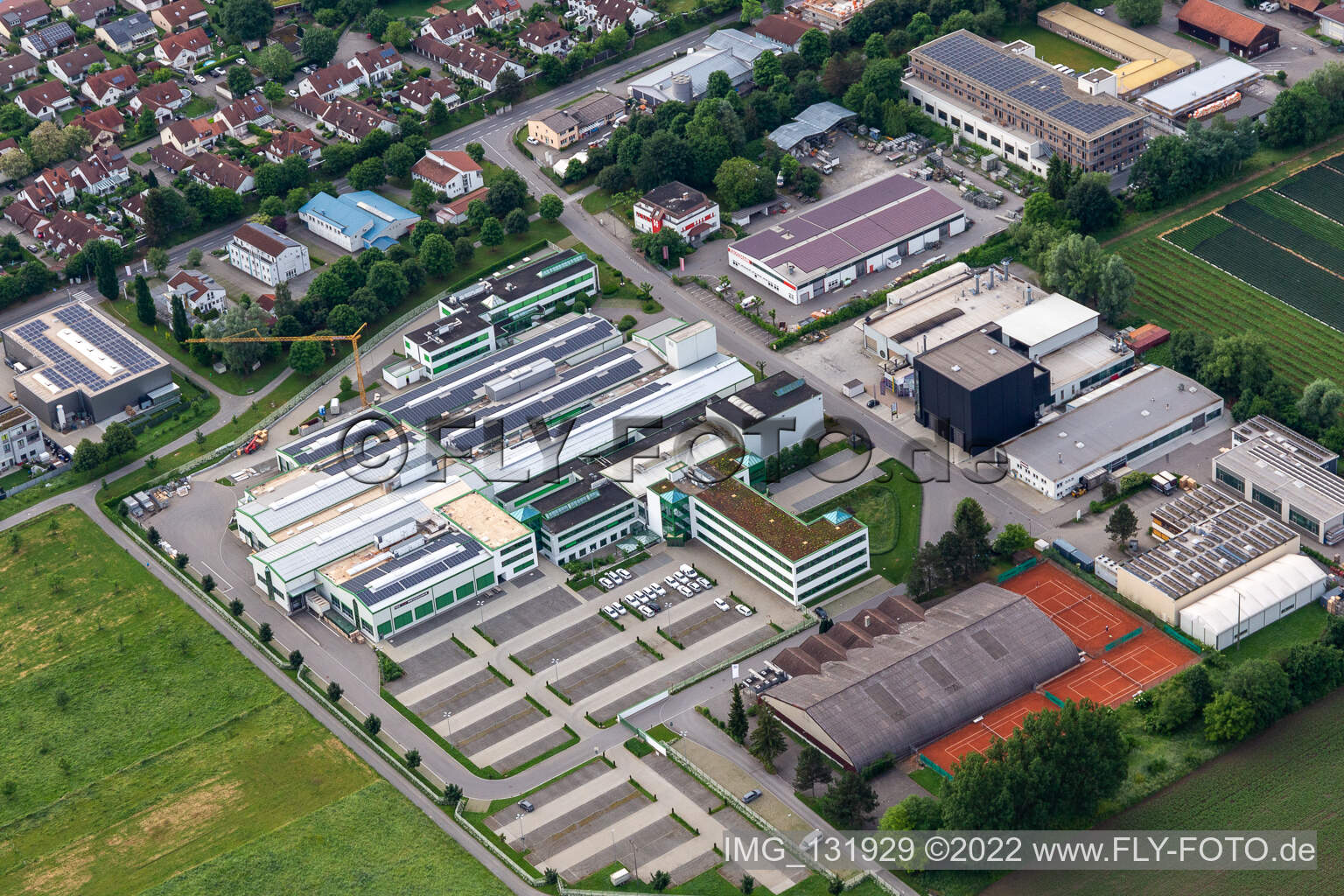 TOX® PRESSOTECHNIK GmbH & Co. KG,  Tennishalle Weingarten Tennisschule Seifferer in Weingarten bei Ravensburg im Bundesland Baden-Württemberg, Deutschland